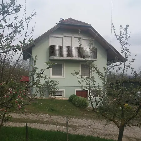Egervari Beres Vendeghaz-tetoteri Apartment